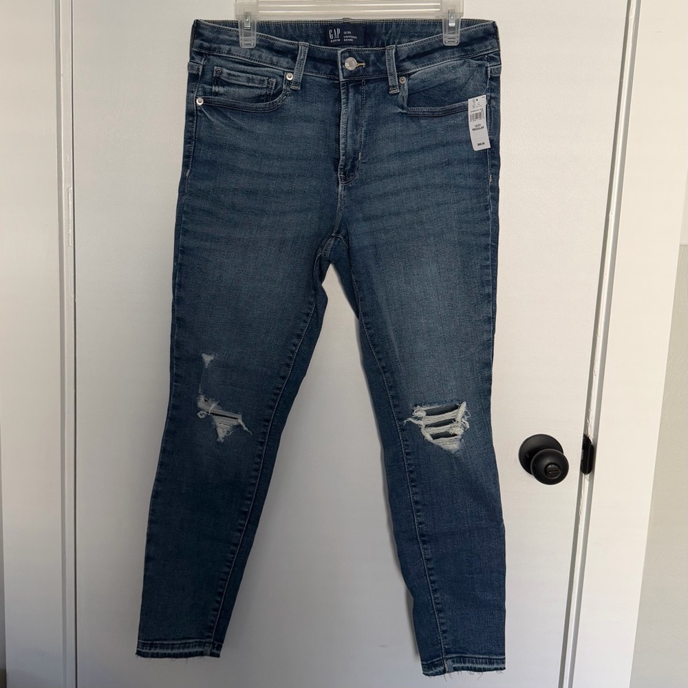 NWT | GAP Denim Jeans | Universal Skinny | Size 12 / 31 | Distressed at Knees